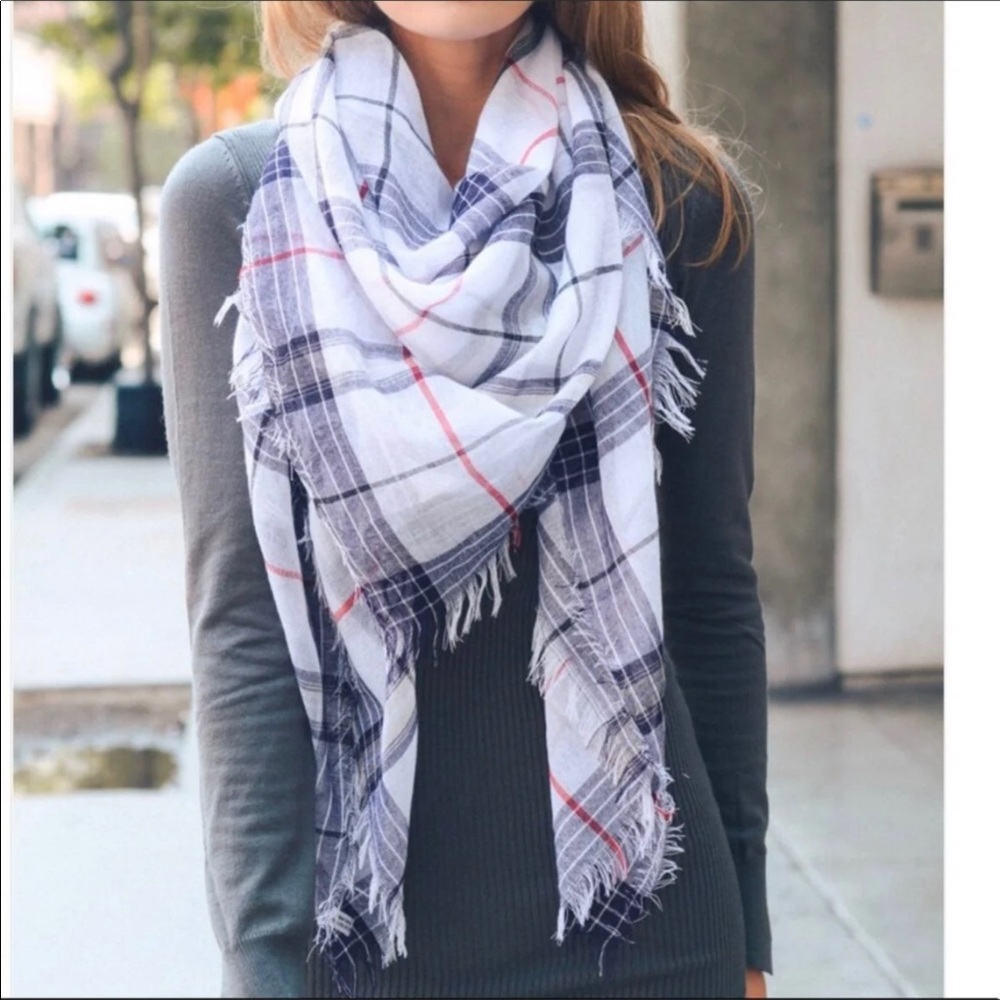 Lightweight blanket scarf - Picture 3 of 4